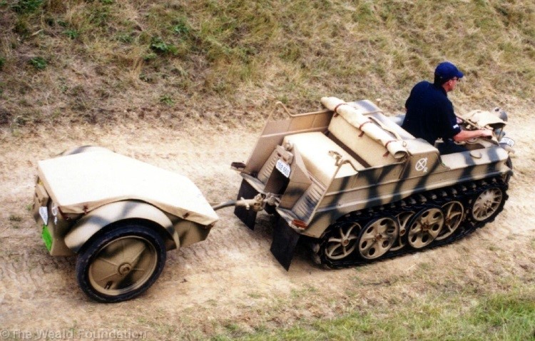 Kleines Kettenkraftrad HK 101 Sd.Kfz.2 Kettenkrad 1 01 main image 6