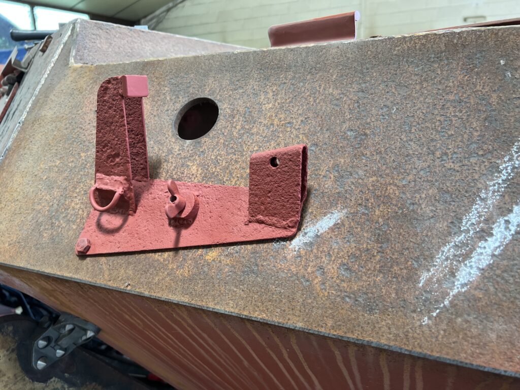 Sd.Kfz.223 3.Serie front fenders, frame antenna mounts nearly completed, original front mount found, Jagdpanther antenna mount discovery.. 2 IMG 6146