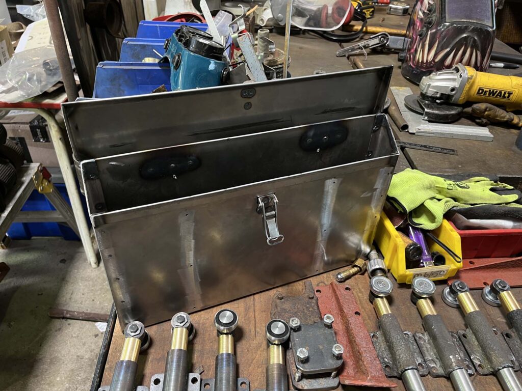 Sd.Kfz.223 3.Serie Map Case and Greasing Schematic complete, Renault TSF Gearbox removed 1 IMG 7086